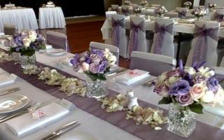 Варианты украшения зала на свадьбу своими руками: стильный дизайн, интересные идеи Украшение цветами банкетного зала на свадьбу